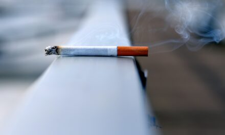 Manual and service industries 3x more likely to smoke