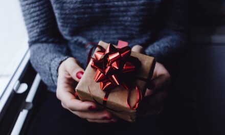 Businesses warned to follow these rules when gifting clients this Christmas…