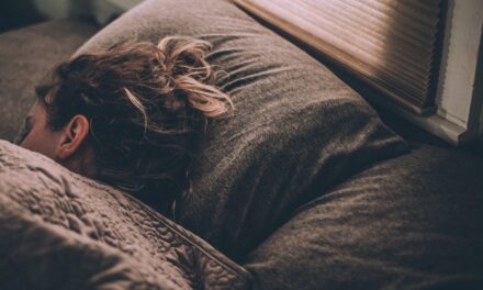 Sleep expert shares best tips for sleeping off the Winter Blues