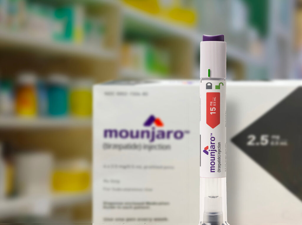 A Mounjaro injection beside a product box.