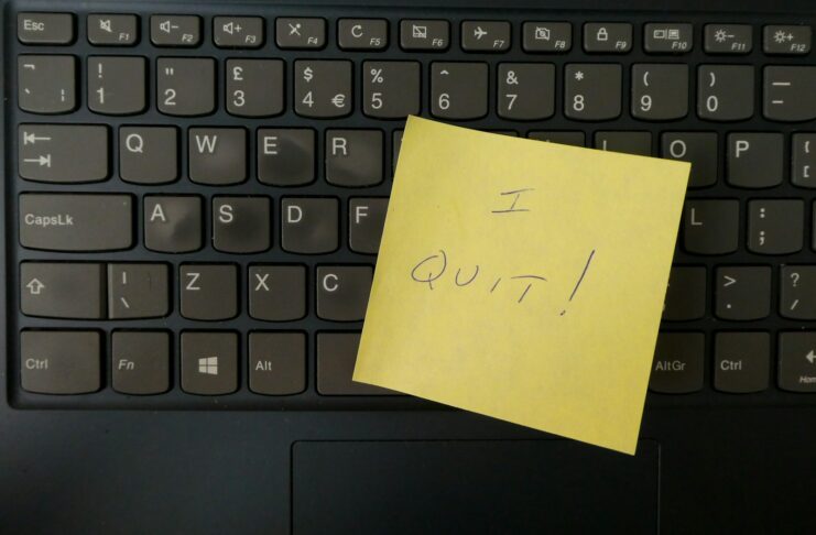 A yellow note on a keyboard saying 